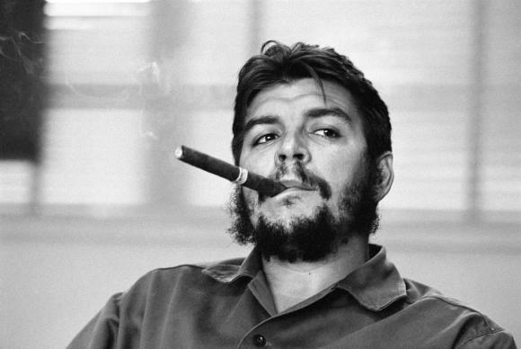 Ritratto di Che Guevara col sigaro