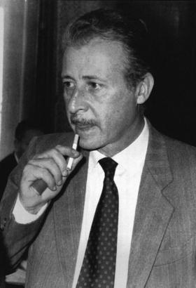 Il magistrato Paolo Borsellino e la sua inseparabile sigaretta