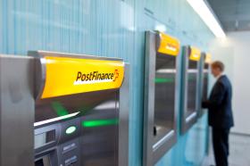 Anche Postfinance dovrebbe consentire agli svizzeri all estero di aprire un conto corrente.