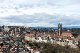 Blick auf Fribourger Altstadt mit Kathedrale