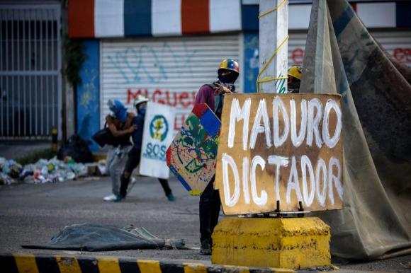 Un immagine delle proteste contro il governo Maduro nella giornata dell elezione dell Assemblea costituente, domenica 30 luglio