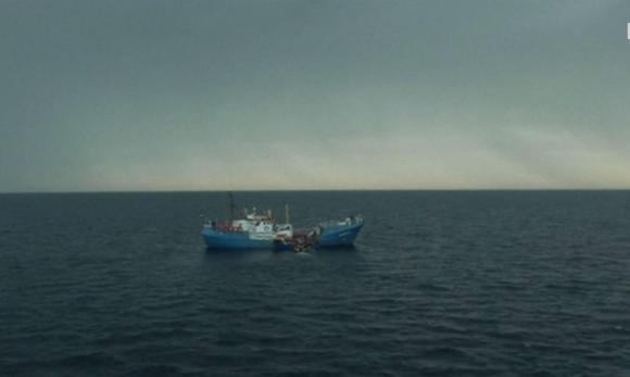 Nave dell ONG al largo di Lampedusa