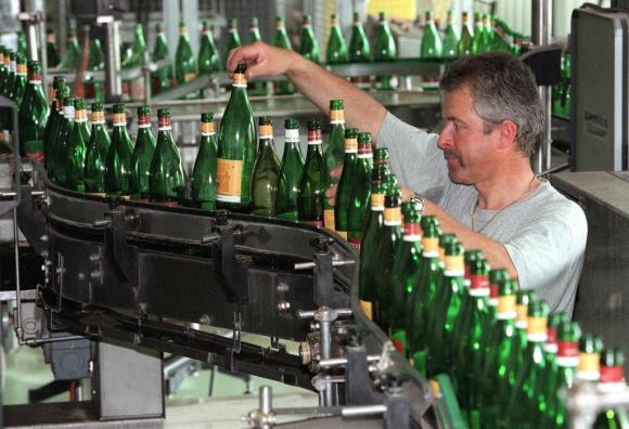 La produzione di Fendant in Vallese è salva: i produttori portranno tagliare il vino con altre uve provenienti dalla Svizzera.