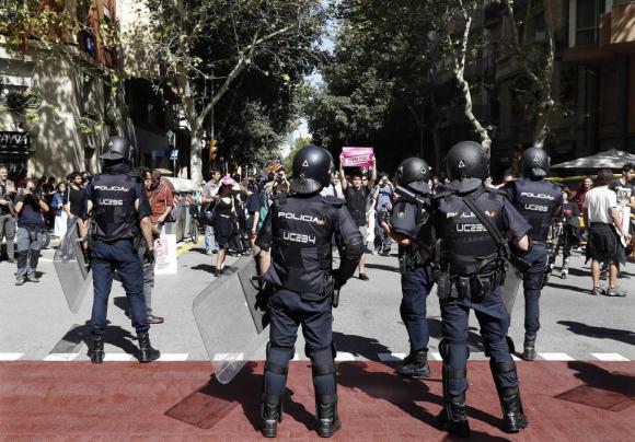Arresti a Barcellona per impedire il referendum indipendentista
