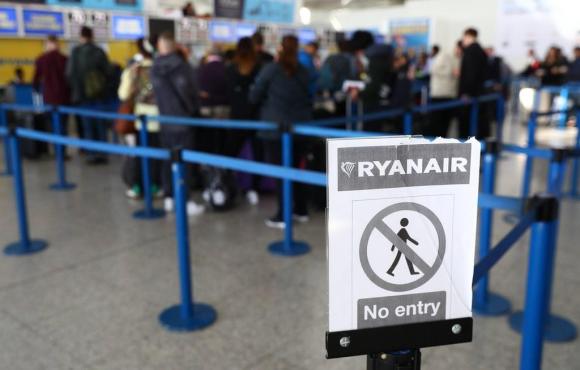 Caos presso la Ryanair. Soppressi 2100 voli e lasciati a piedi oltre 300mila passeggeri.