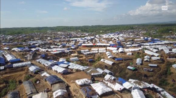 Vista aerea di un campo profughi Rohingya nel sud-est del Bangladesh