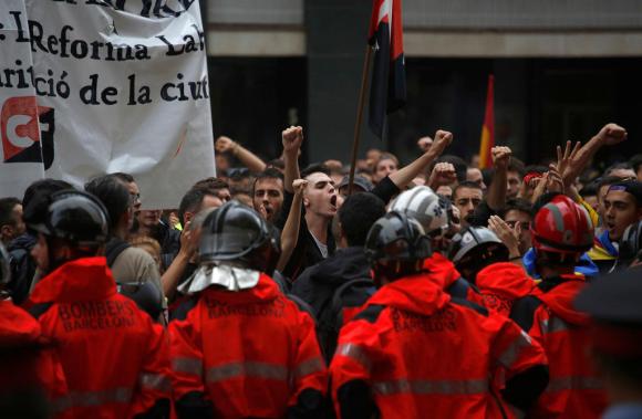 Sciopero generale in Catalogna. Barcellona invasa dai manifestanti