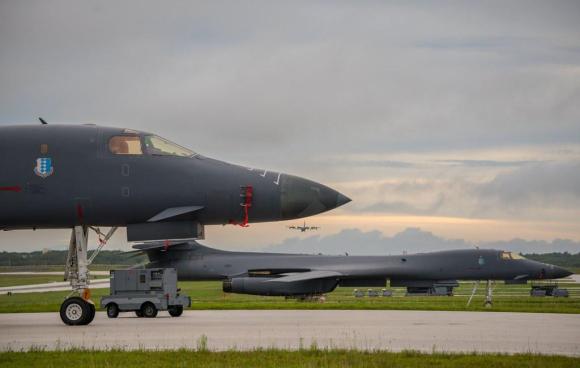 Due caccia B-1B assegnati alle esercitazioni congiunte degli USA con Corea del Sud e Giappone.