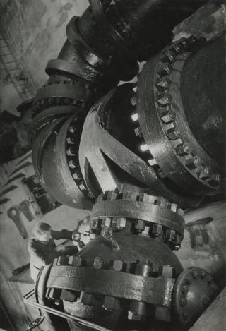 Tubo di pressione in una fabbrica di Vernayaz, canton Vallese, 1938. 