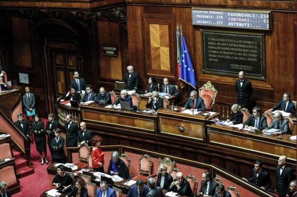 Un immagine del Senato italiano al momento del voto della legge elettorale.