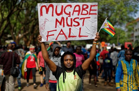 Grande manifestazione nello Zimbabwe contro il presidente Mugabe