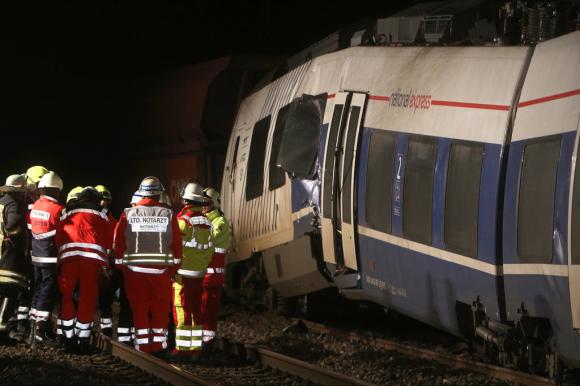 Incidente ferroviario in Germania. Ci sarebbero almeno 50 feriti