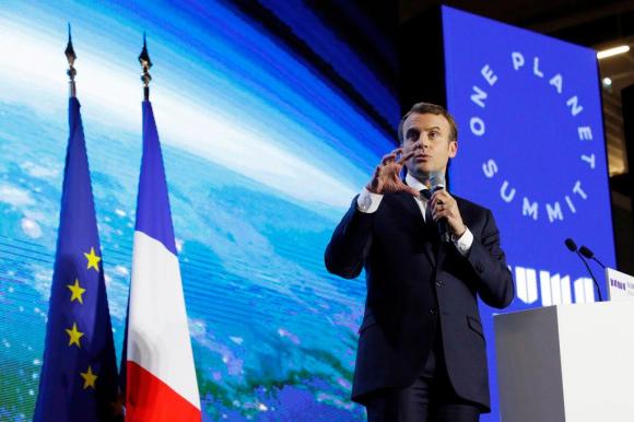 Emmanuel Macron ritratto lunedì 11 a un evento di avvicinamento al One Planet Summit