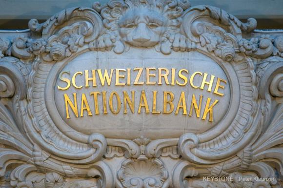La Banca nazionale svizzera non cambia la propria politica monetaria e non segue la FED americana.