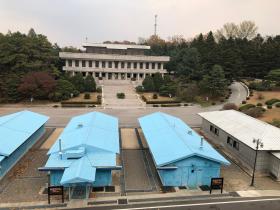 tre baracche blu sulla frontiera tra le due coree