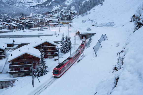 Treno lascia Zermatt