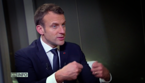 Emmanuel Macron intervistato alla tivù.