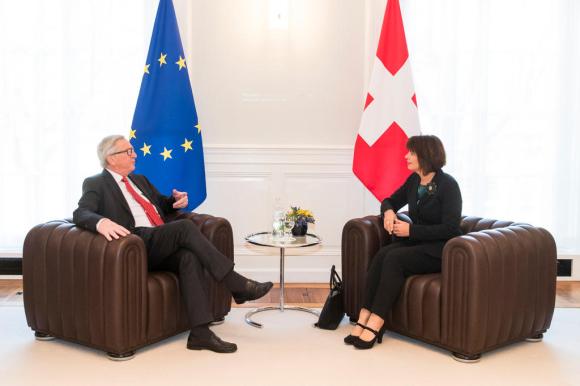 Nell immagine d archivio uno dei tanti incontri tra Luethard e Juncker sugli accordi istituzionali tra Ue e Svizzera