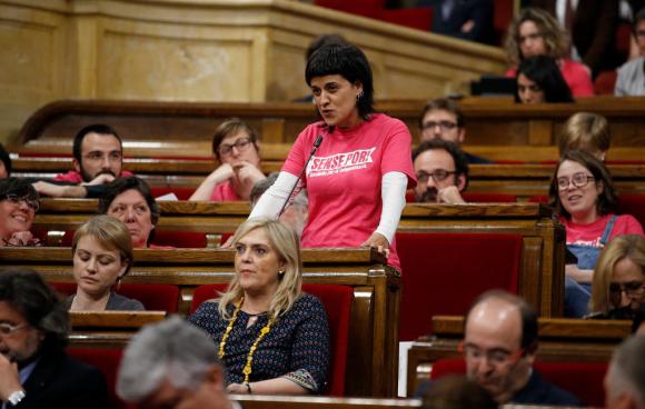 Su Anna Gabriel, leader della sinistra indipendentista catalana, pende un mandato d arresto in Spagna.