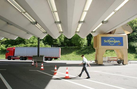 Disdire gli accordi di Schengen / Dublino potrebbe costare fino a 10 miliardi di franchi per la Svizzera