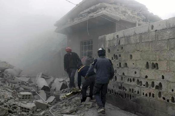 Nonostante la risoluzione ONU, continuano i bombardamenti in Siria. Ora intervengono i grandi stati contro Assad
