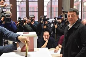 Il segretario del PD Matteo Renzi ammette la sconfitta e rimetto al congresso il suo mandato