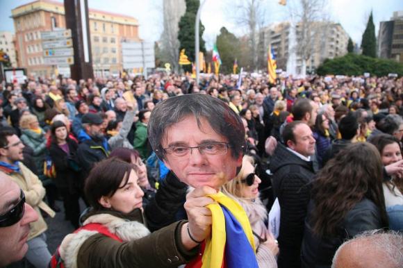 Manifestazione a Barcellona contro l arresto in Germania di Carles Puigdemont
