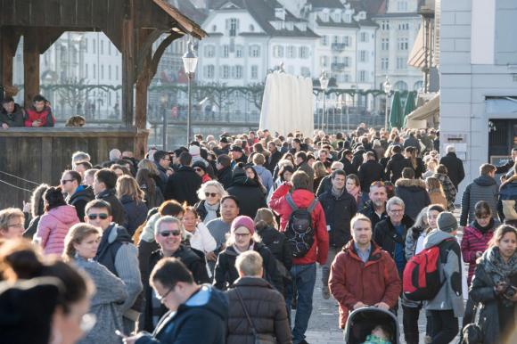 Popolazione svizzera in (lenta) crescita