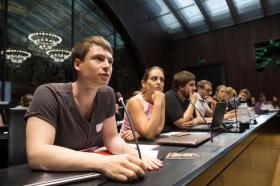 partecipanti ai dibattiti del Parlamento dei giovani a Berna.