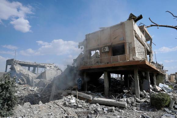 Il centro di ricerca scientifica ridotto in macerie dai raid su Damasco