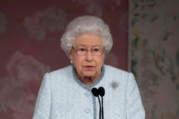 Nell immagine la regina Elisabetta in una recente sua apparizione in pubblico