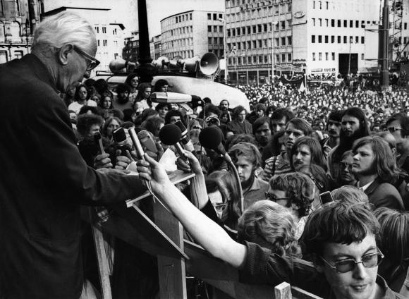 Herbert Marcuse parla agli studenti a Francoforte nel 1972.