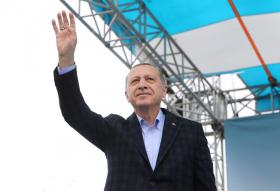 Erdogan saluta