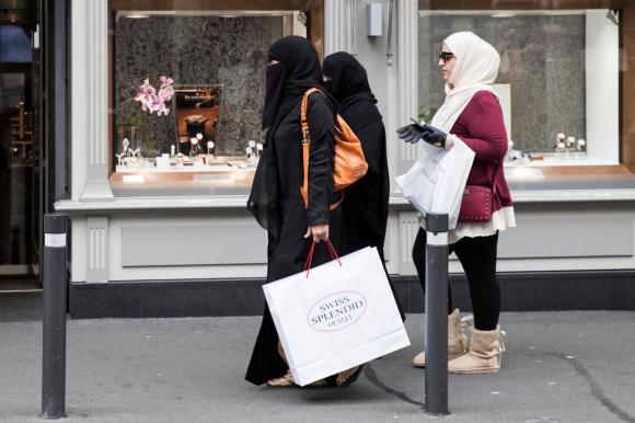 Due donne con il niqab
