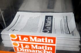 Il quotidiano Le Matin nella cassetta di vendita