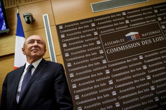 Il ministro dell iterno francese Collomb prima dell incontro con la commissione giuridica del Senato