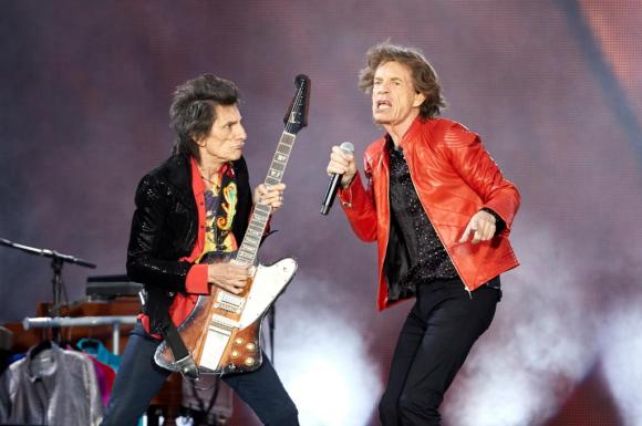Mick Jagger e Ronnie Wood durante un concerto a Berlino nel giugno del 2018