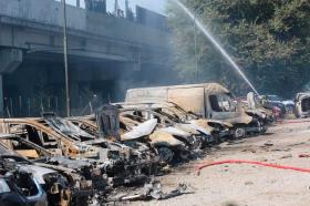 automobili calcinate dopo l esplosione sull autostrada a Bologna
