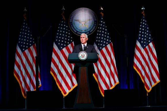 Il vice presidente USA, Mike Pence al Pentagono mentre presenta la creazione della nuova unità Space Force