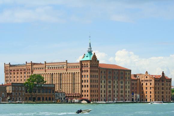 Palazzo su un canale di Venezia