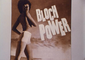 Manifesto pubblicitario, con donna di colore che indossa collant e scritta Bloch Power