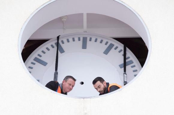 Revision der grossen Uhr im Bahnhof Olten