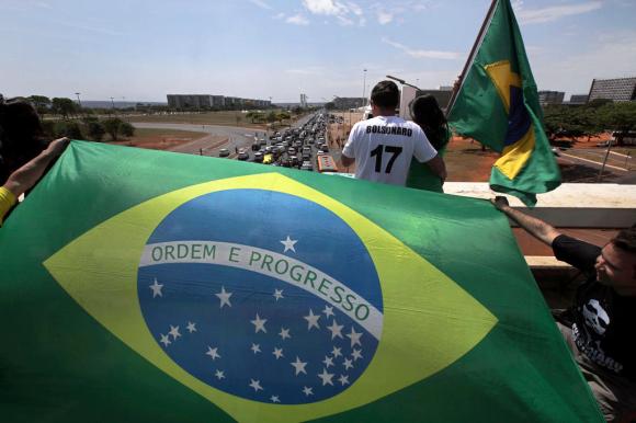 La bandiera brasiliana con il motto Ordem e Progresso