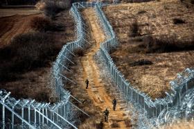 Mur de barbelés à la frontière entre la Grèce et la Macédoine