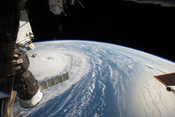 Una foto dell Oceano pacifico con il tifone Noru scattata il primo agosto 2017 dalla Stazione spaziale internazionale.