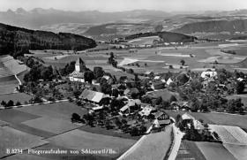 Vista aerea in bianco e nero di Schlosswil