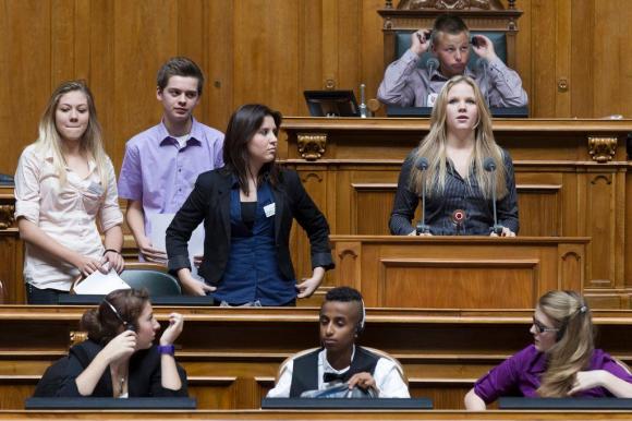dei giovani in un parlamento