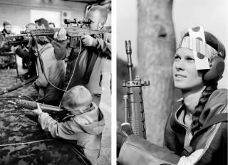 due foto affiancate: uomo e bambino con fucile d assalto e giovane donna con fucile d assalto