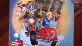 Primo piano della copertina di un fascicolo in carta patinata con due personaggi in moto/sidecar che trasportano quadri