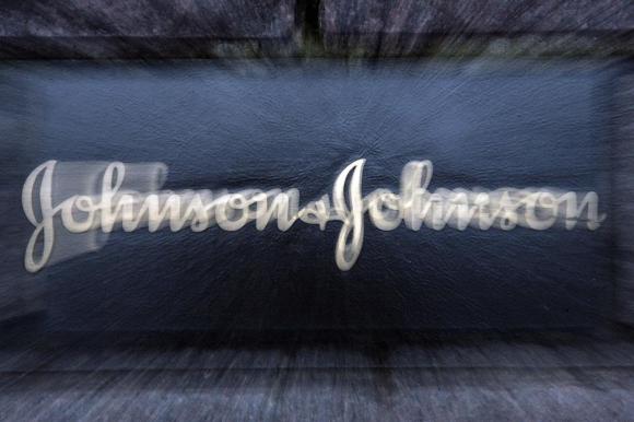 Il logo della Johnson&Johnson non proprio messo a fuoco